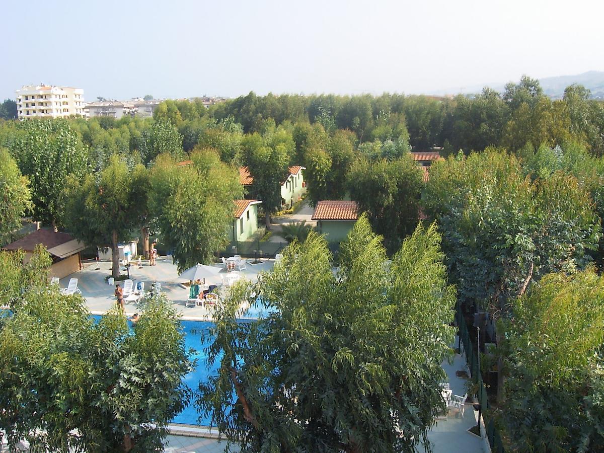Camping & Village Eucaliptus Alba Adriatica Esterno foto