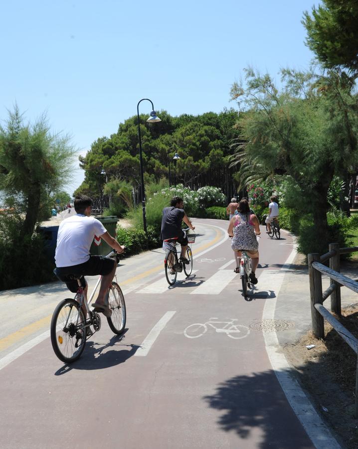 Camping & Village Eucaliptus Alba Adriatica Esterno foto